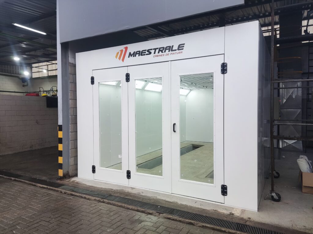 Cabine de Pintura Automotiva pressurizada por pressão positiva, modelo Ponente, marca Maestrale. Muito mais eficiência para sua oficina!