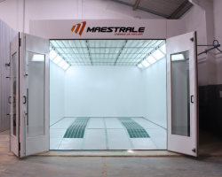 Interior da Cabine de Pintura Automotiva pressurizada por pressão positiva, modelo Tornado, marca Maestrale. Modelo Premiun para Oficinas exigentes.