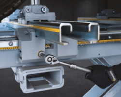 mesa alinhadora para estiramento de chassis e monobloco 106 series spanesi
